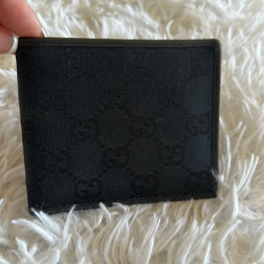 AUTHENTIC MEN GUCCI WALLET